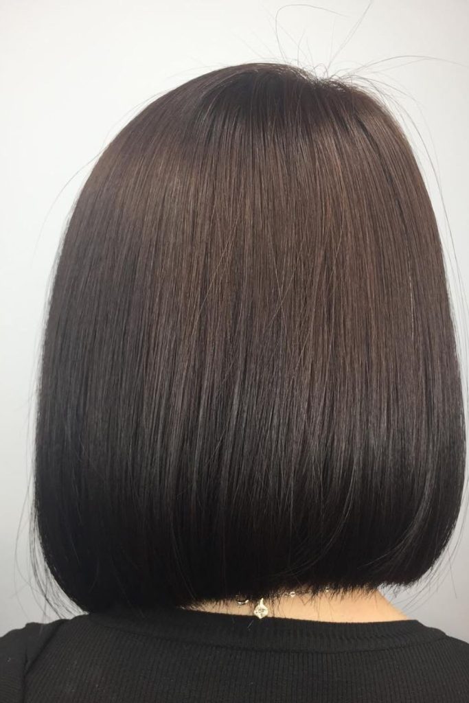 Bright and bold, this straight red bob pops against a blue background and yellow top for a vibrant, eye-catching look. The smooth finish and clean cut make it perfect for those craving a fresh and fearless hairstyle. Pin it for bold bob inspiration and red hair color ideas.
#RedBob #StraightHaircut #BoldHairstyle #VibrantLook #HairColorInspo
