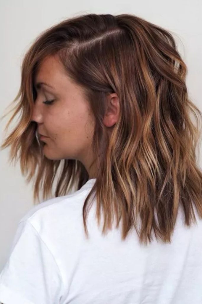 Layers, highlights, and a joyful smile—this shoulder-length hairstyle with blonde accents radiates warmth and confidence. A perfect look for everyday elegance.
#layeredbrownhair #blondehighlights #hairgoals #shoulderlengthhaircut #confidentlook
