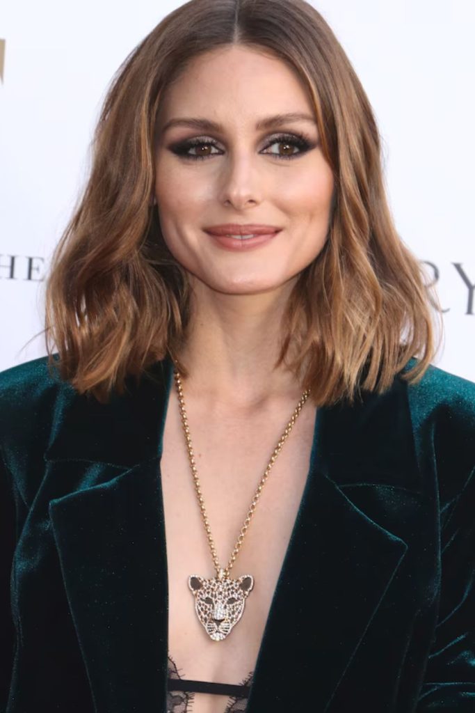 Bold and captivating—this confident look features sleek, shoulder-length brown hair, a center part, and a powerful red-on-red combo. A perfect style reference for lovers of timeless elegance and bold lipstick. Pin this look for your next beauty or fashion mood board!
#redlipstick #brownhairstyle #confidentstyle #fashioninspo #boldbeauty
