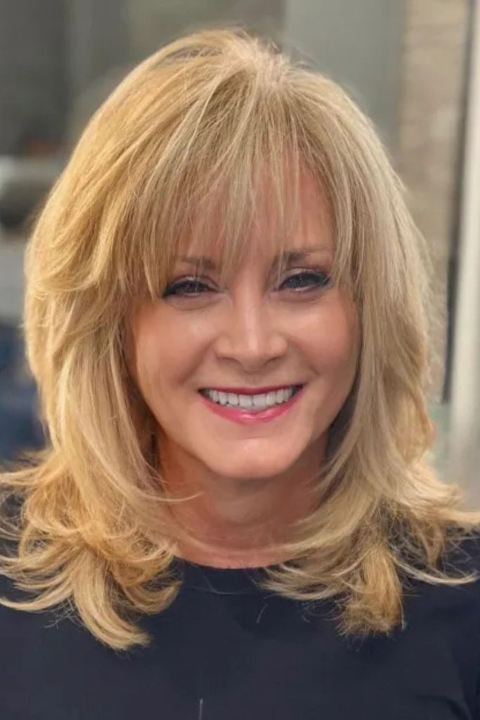 This elegant blonde bob with soft layers and subtle highlights brings a graceful, polished finish. The textured ends add movement, making it a perfect hairstyle for both work and weekends. Save this timeless bob for your next salon visit!
#BlondeBob #TexturedEnds #ElegantHairstyle #LayeredCut #ClassicStyle