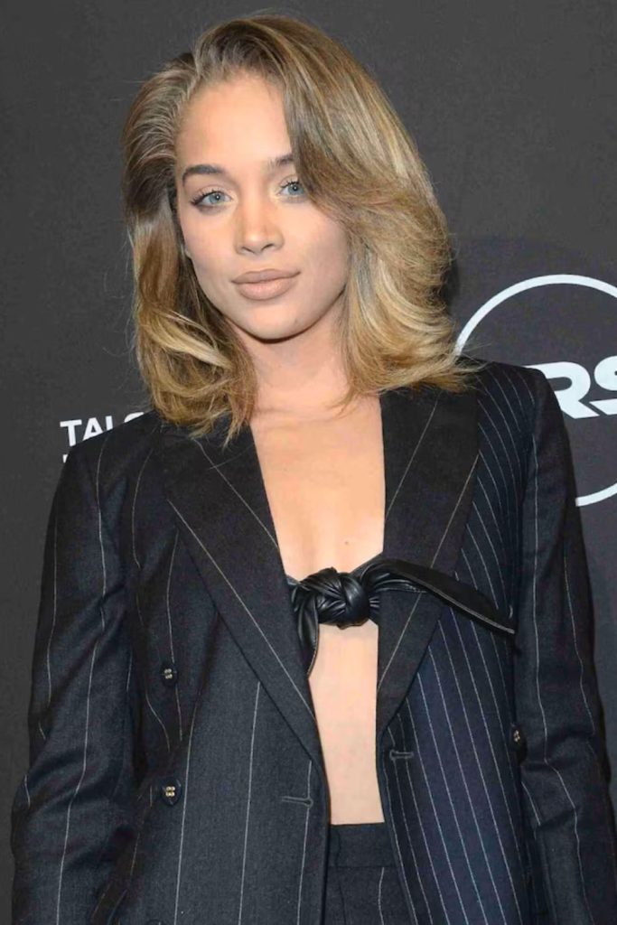 Soft sparkle with a hint of mystery—this woman with long black hair and bangs glows in a dark sparkly top against a moody purple backdrop. A dreamy, thoughtful vibe worth saving.
#longblackhair #sparklytop #moodyaesthetic #purplebackground #thoughtfullook
