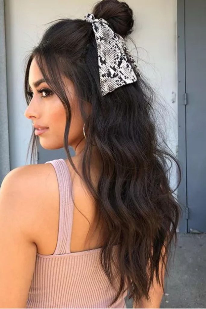 Textured braids never looked so chic—this blonde plait interwoven with a soft ribbon adds charm and elegance. Paired with a floral dress in a salon setting, it’s the perfect pick for styled braid ideas and wedding guest hair inspo.
#TexturedBraid #BlondeHairstyle #RibbonHairLook #BraidedInspo #SalonStyle