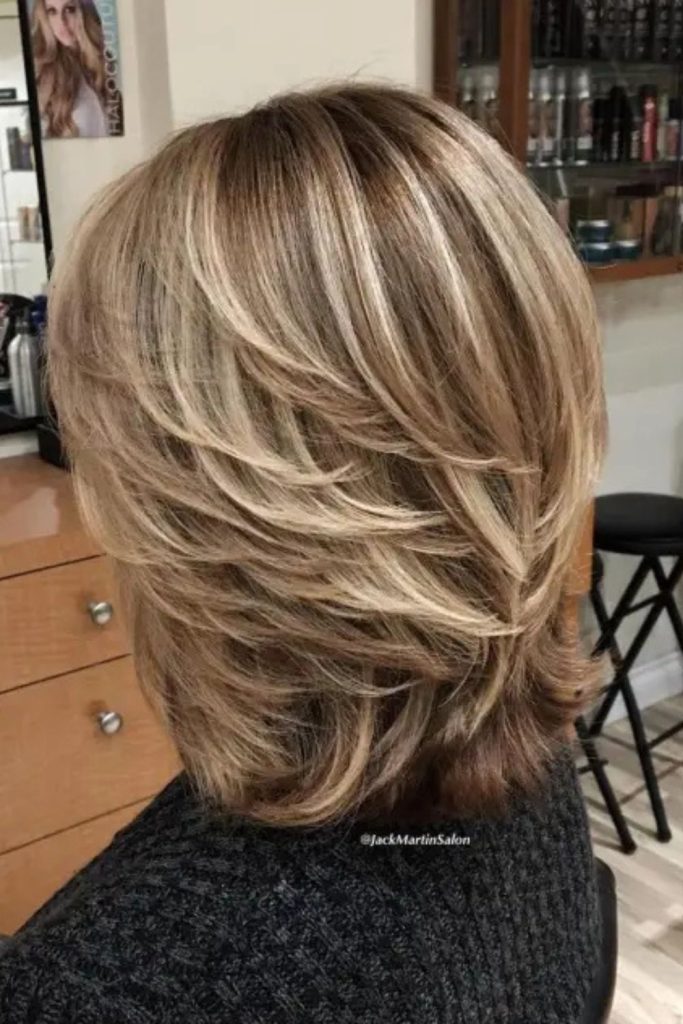Silvery gray tones meet soft layers in this smooth, shoulder-length style that radiates calm sophistication. Ideal for anyone embracing natural grays or seeking a graceful transition hairstyle. Pin it for silver hair inspiration that feels fresh and polished.
#SilverHair #ShoulderLengthStyle #LayeredCut #GrayHairInspo #SophisticatedLook