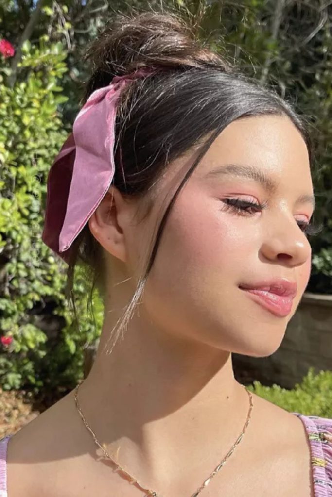 Channel vintage charm with this updo hairstyle accented by a striped headband and a soft, confident gaze. The velvety brown top adds texture to this retro-chic look—perfect for headband hairstyles and elegant updo inspiration.
#UpdoHairstyle #StripedHeadband #VintageHairLook #ChicUpstyle #HairInspo
