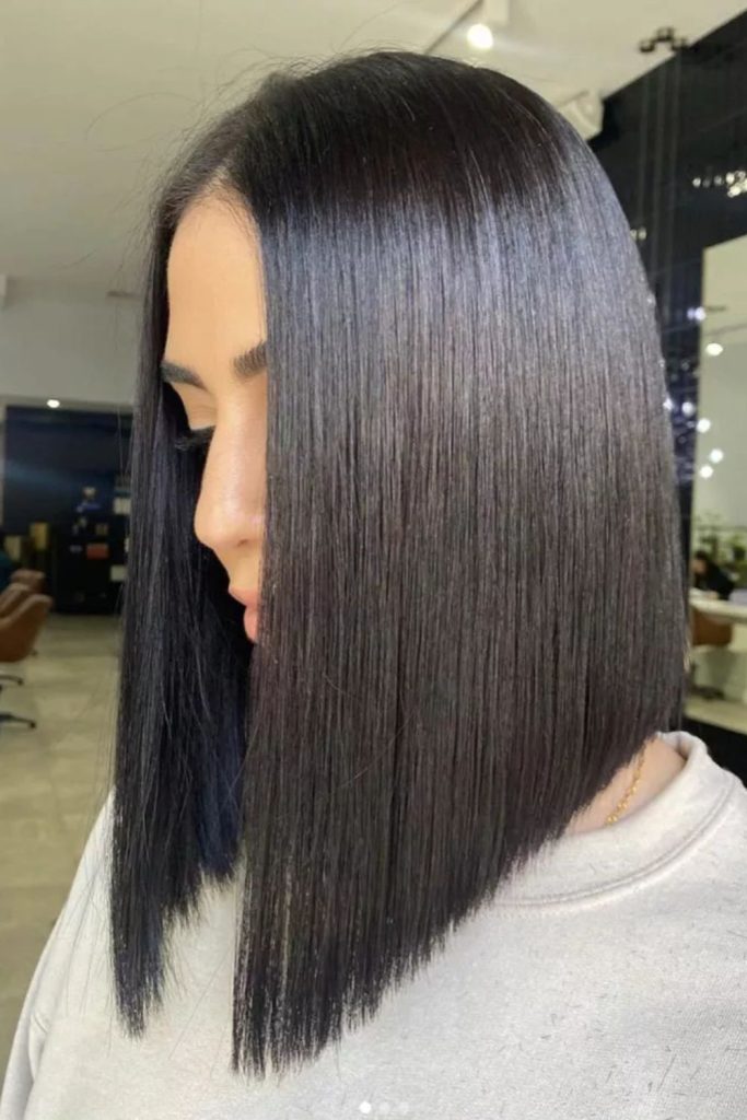 Clean, chic, and modern—this chin-length bob with straight brown hair shines with precision and polish in a sleek profile view.
#bobhaircut #chinlengthbob #straightbrownhair #modernhairstyle #minimalstyle