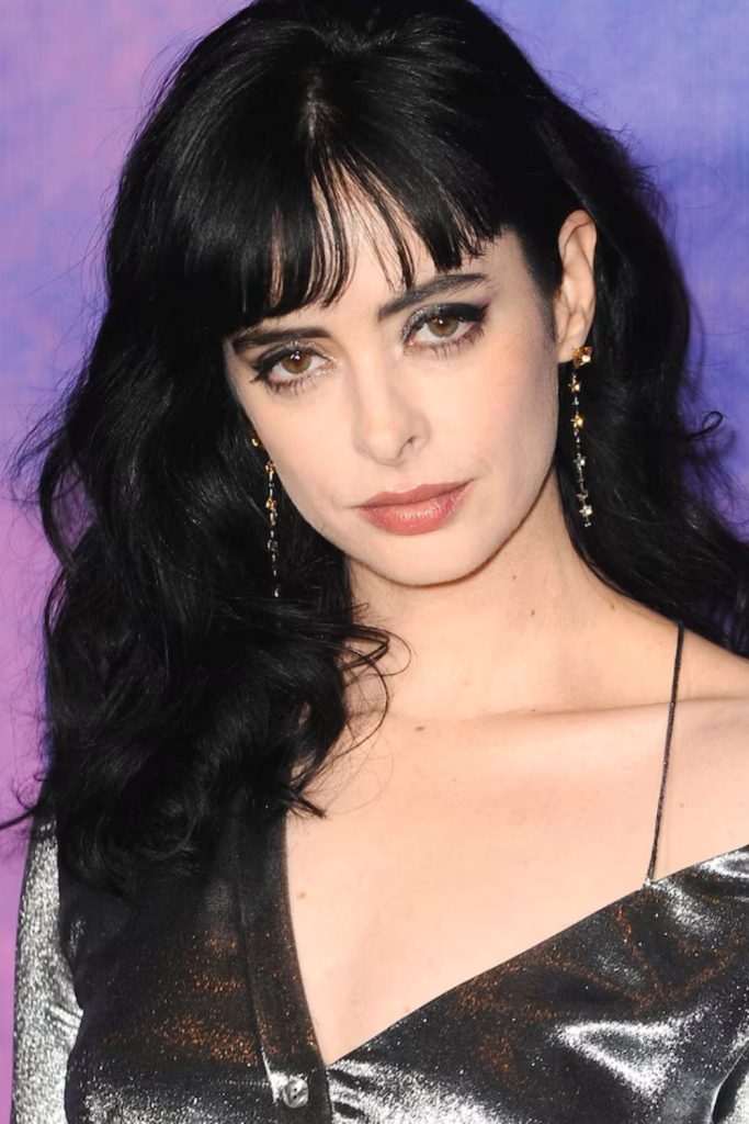 Effortlessly cool and confident—this sleek, shoulder-length dark hair with bangs and light green patterned top creates a modern, minimalist aesthetic. Great for casual outfit and hair inspiration.
#darkhairwithbangs #greenfashion #confidentlook #minimaliststyle #hairstyleinspo
