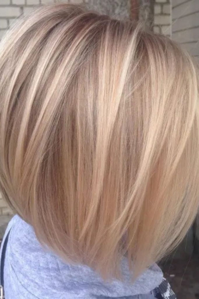 Thoughtful and cozy, this tousled short haircut with natural dark tones is perfect for cooler seasons. The brown sweater and layered look give it a warm, intellectual vibe—great for anyone drawn to soft, textured styles.
#TousledHair #ShortHairInspo #DarkHairStyle #CozyLook #ModernBob
