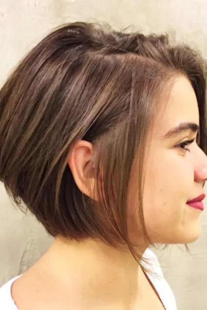 Bold and beautiful, this platinum blonde bob with textured layers gives off a fierce, edgy vibe. The dramatic makeup adds intensity, making it a standout look for trendsetters and fashion-forward hair lovers. Save it for bold bob haircut inspiration or edgy short hair ideas.
#PlatinumBlonde #TexturedBob #EdgyHairstyle #BoldHaircuts #ChicBobStyle
