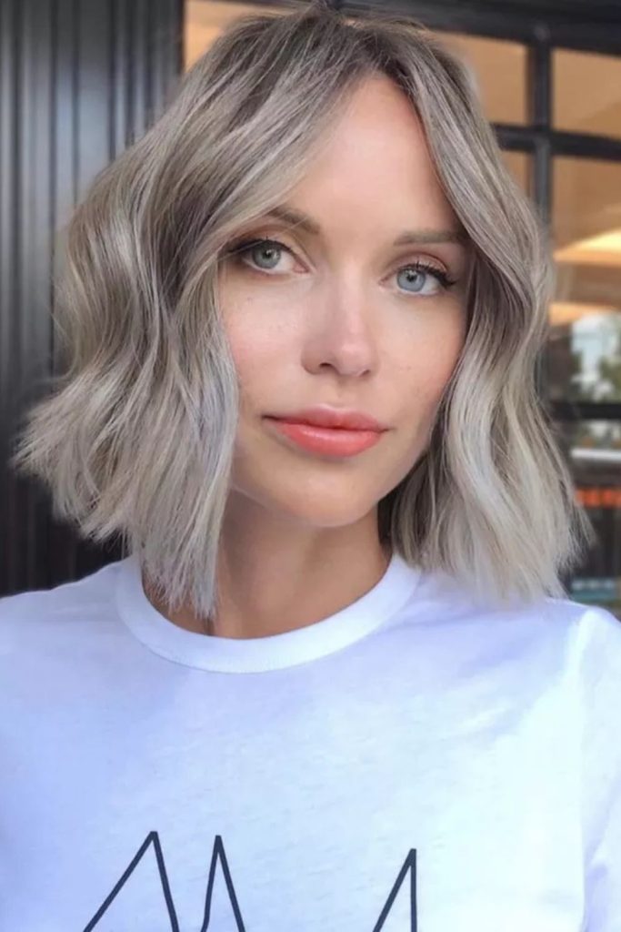 Soft texture and strong presence—this curly-haired portrait wrapped in a cozy coat captures warmth and confidence in one frame.
#curlyhairlook #cozyaesthetic #confidentportrait #hairstylegoals #naturalcurls