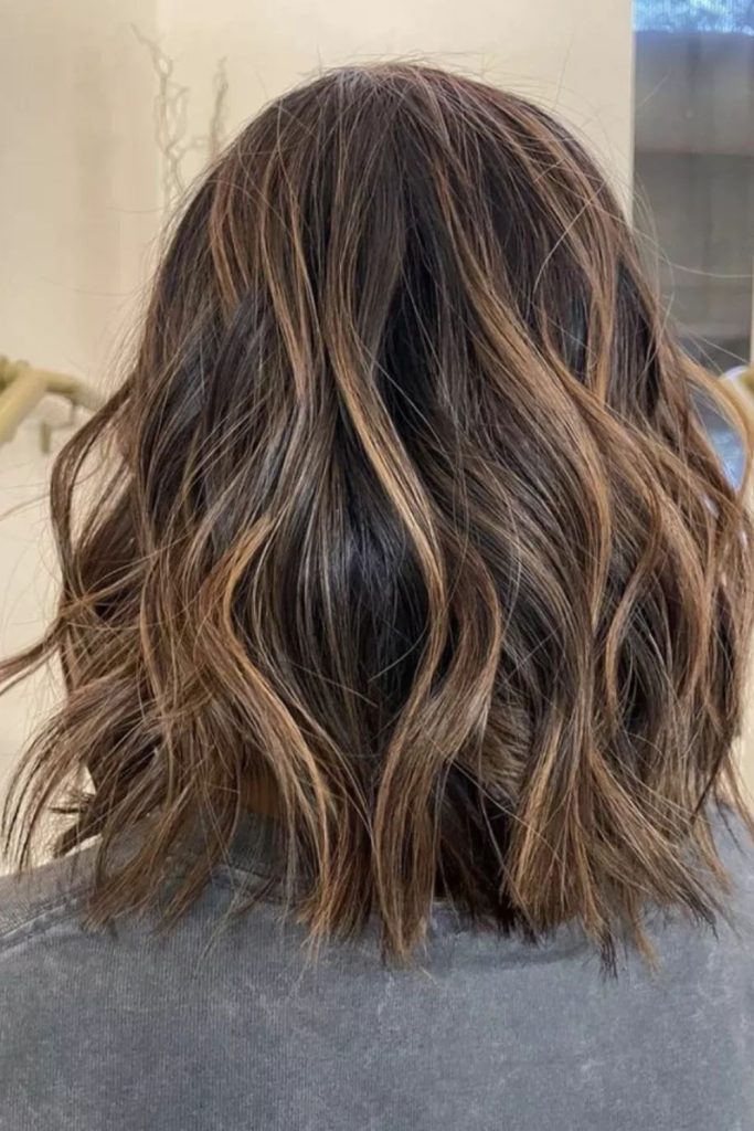 Chic from every angle—this wavy platinum bob with dark roots is full of personality. A stylish twist on short hairstyles for confident, modern looks.
#platinumbob #wavybob #shorthairstyleinspo #darkroots #modernchic
