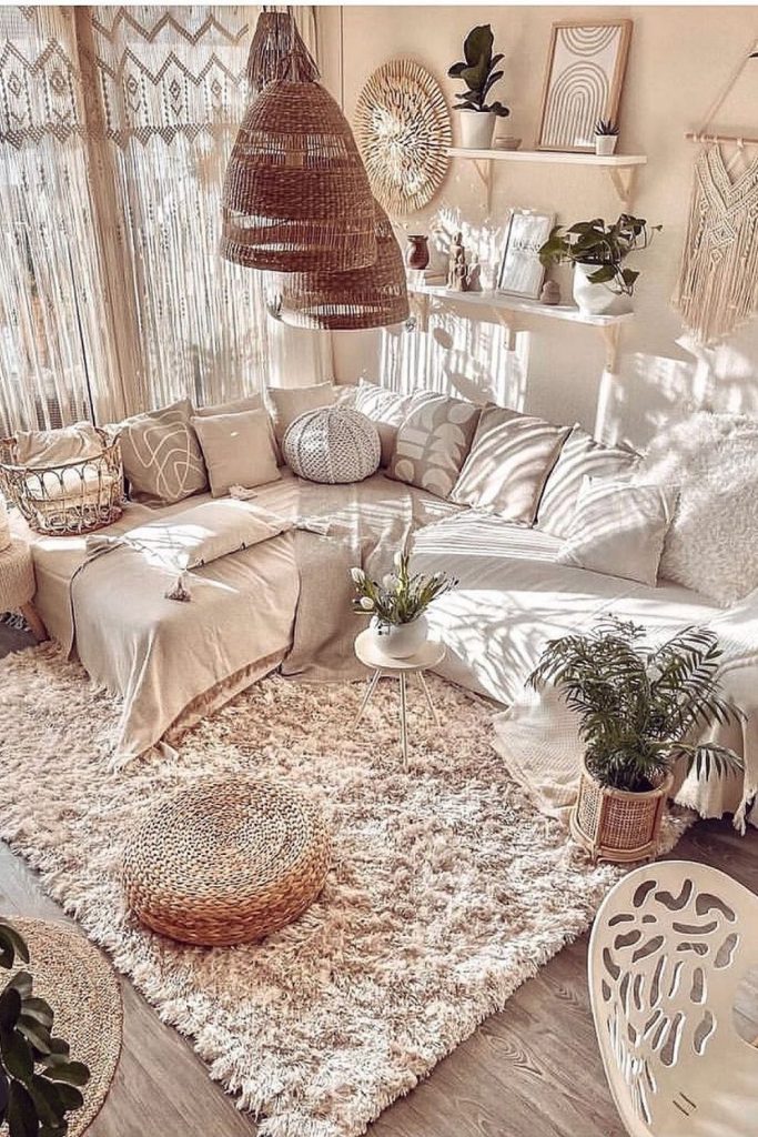 If you love texture, this boho living room is your dream come true—woven decor, macramé, a beige sofa, and greenery make it a serene, sun-drenched haven.
#BohoHome #TexturedDecor #CozyLivingRoom #MacrameStyle #NaturalHomeVibes