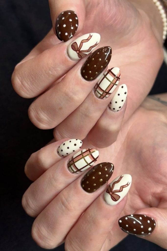 Add a touch of edge with beige nails featuring black and white leopard tips, styled with silver rings. A chic and trendy nail art idea for modern manicure lovers. Save this stylish nail look for inspiration!
#LeopardPrintNails #TrendyNails #AlmondNails #ChicNailDesigns